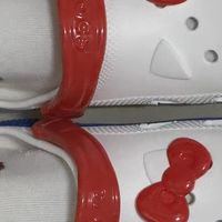 👧🏻女儿穿上不肯脱！Crocs×Hello Kitty洞洞鞋萌化了～