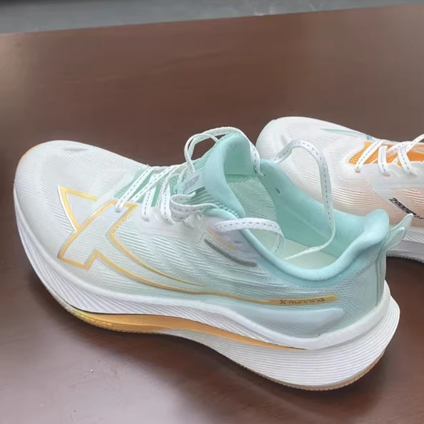 回头率超高的特步鸳鸯鞋，舒适与时尚兼备