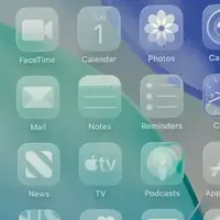 ​iOS26的“液态玻璃”，苹果埋了十年的彩蛋，新系统有啥好玩的？