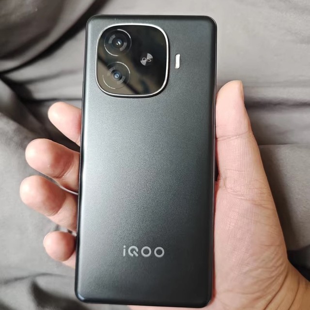 千元“机皇”的618选择：512GB+6400mAh，真香警告！