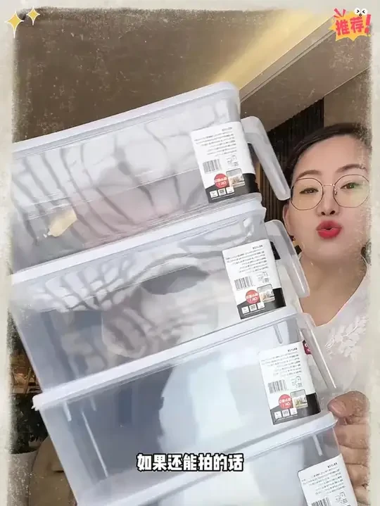 平时买的蔬菜水果、肉类鸡蛋放进这种# 保鲜盒 里保存，既可以保鲜还不会串味，冰箱也变得干净又整洁。#冰箱收纳盒  #食物保鲜  #冰箱收纳  #收纳整理x