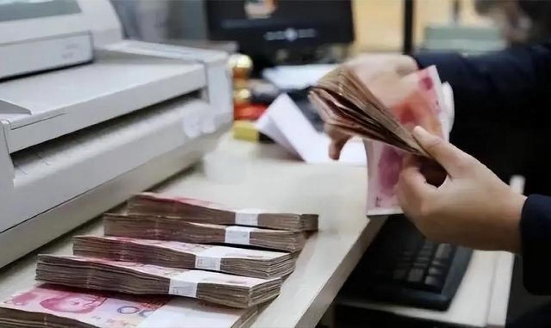 六大行存款利率再降!活期逼近"零时代",三年定存缩水1500元
