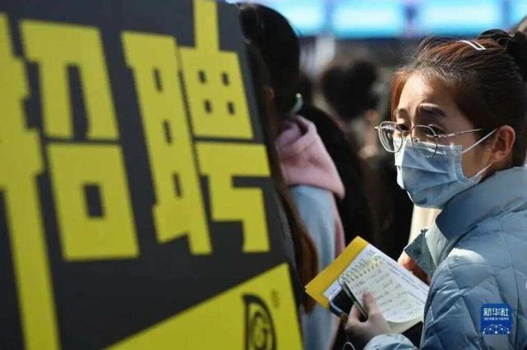 中国职场年龄限制破冰:2.4亿劳动者迎战延迟退休时代