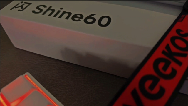 Veekos闪Shine 60：自研闪电轴+紫色灯箱，百元档电竞键盘天花板