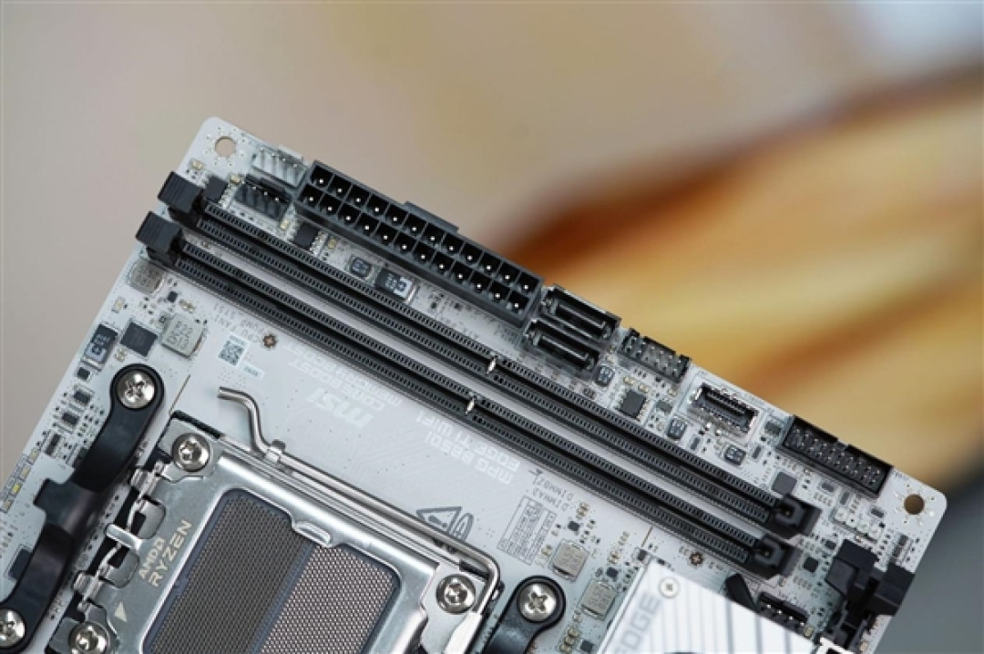 ITX小巧强悍!微星MPG B850I EDGE TI WIFI图赏