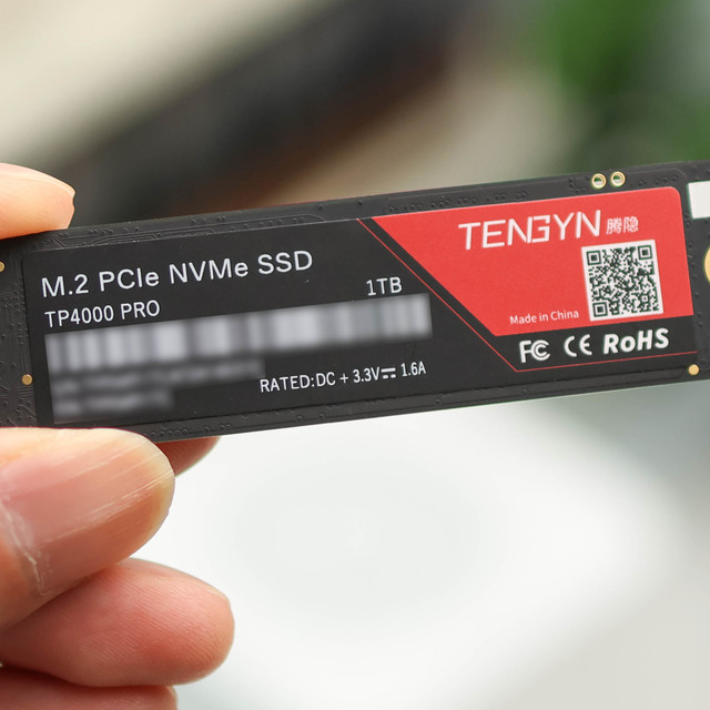 长江存储TLC颗粒，读取速度达到7400，国产固态真的站起来了！