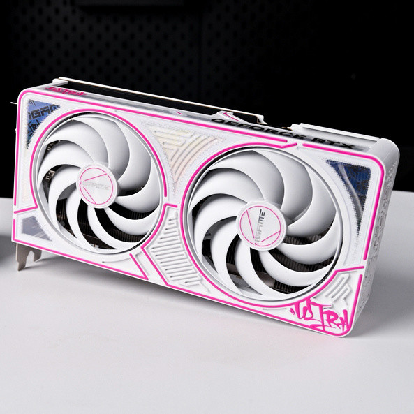 七彩虹iGame GeForce RTX 5060 Ultra W DUO OC 8GB评测
