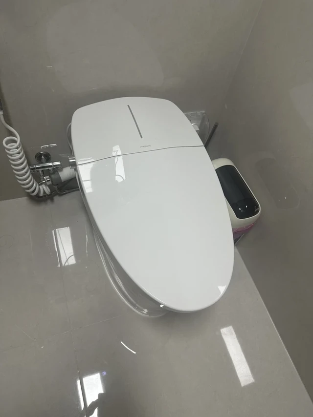 🚽法恩莎马桶选购秘籍，小白必看！
装修的时候选马桶真的太让人头疼啦！做了好多功课，今天就把法恩莎马桶的选购技巧分享给宝子们，让大家轻松选到梦中情“桶”~
💧冲水方式
法恩莎马桶常见的冲水方式有直冲式和