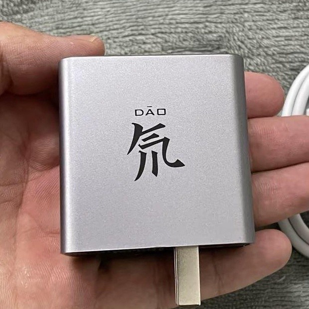 努比亚的快充体验：氘锋氮化镓