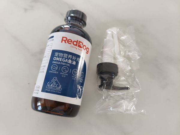 红狗鱼油，是专为宠物（猫咪和狗狗）设计的高端营养补充剂