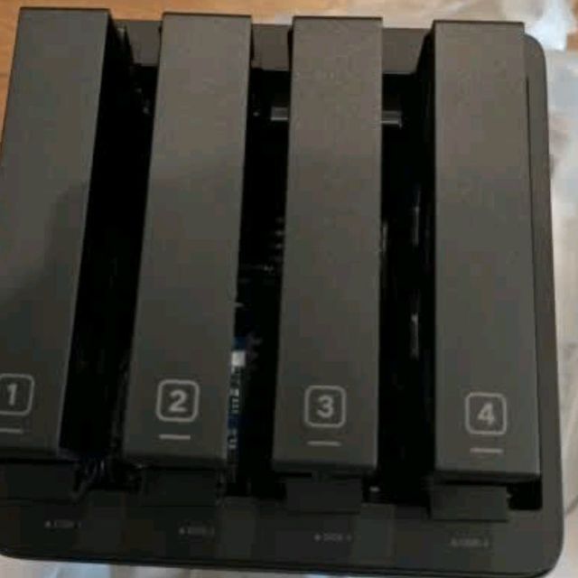 绿联私有云DH4300Plus四盘位NAS网络存储个人云AI家庭硬盘服务器