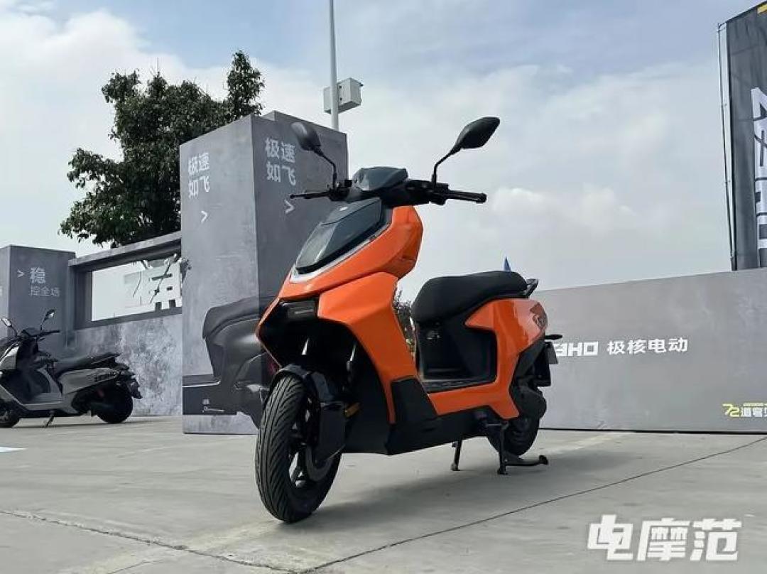 5000-6000元档电摩横评：极核AE4/小牛NX/九号M95C性能续航实测对决