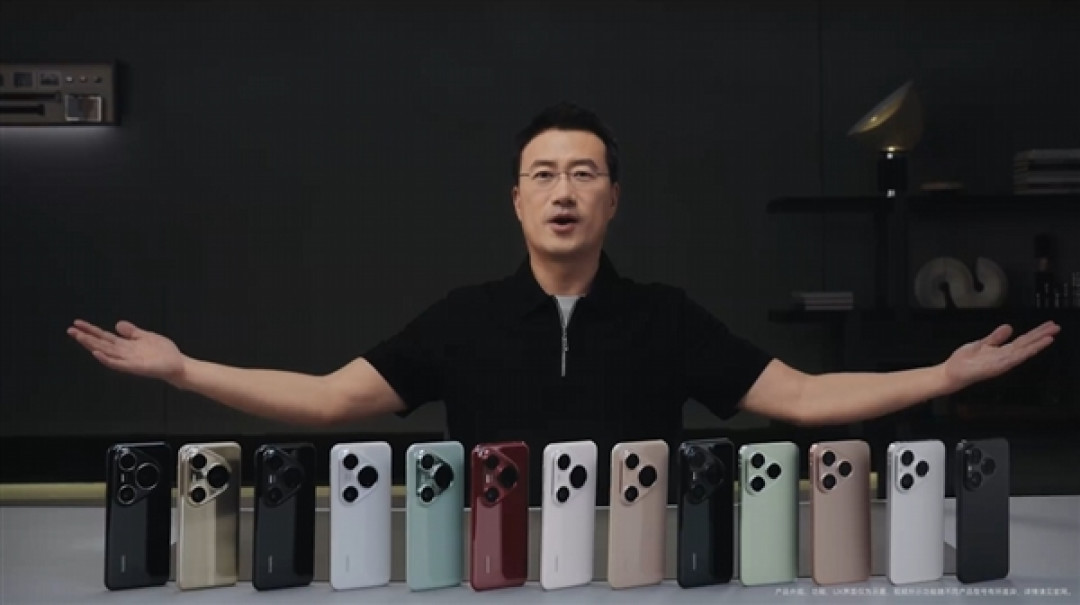 何刚霸气开箱华为Pura 80系列:一次性13台 全配色集齐