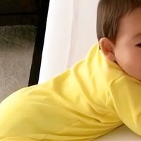 不怕半夜醒来哭，就怕醒后对你笑！宝宝夜醒不同反应代表不同需求