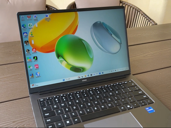 3000出头，2.8K高清屏、轻薄全金属机身、强劲i7都给你！荣耀MagicBook X14 2025体验评测