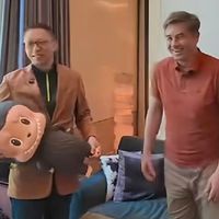 郑恺潮牌店旧货拍出108万！初代Labubu最初购买自这里