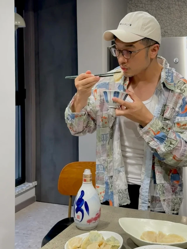 周末随手开了瓶汾酒，配饺子居然这么合适