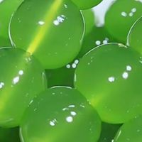 小学同学就是靠在小学门口卖黄瓜，半年就付了个首付！