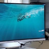 32英寸曲面大屏一体机电脑，提供更为沉浸式的视觉体验