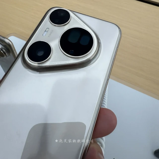 华为Pura 80Ultra上手！贵！实测影像对比vivo X200 U、OPPO X8 U