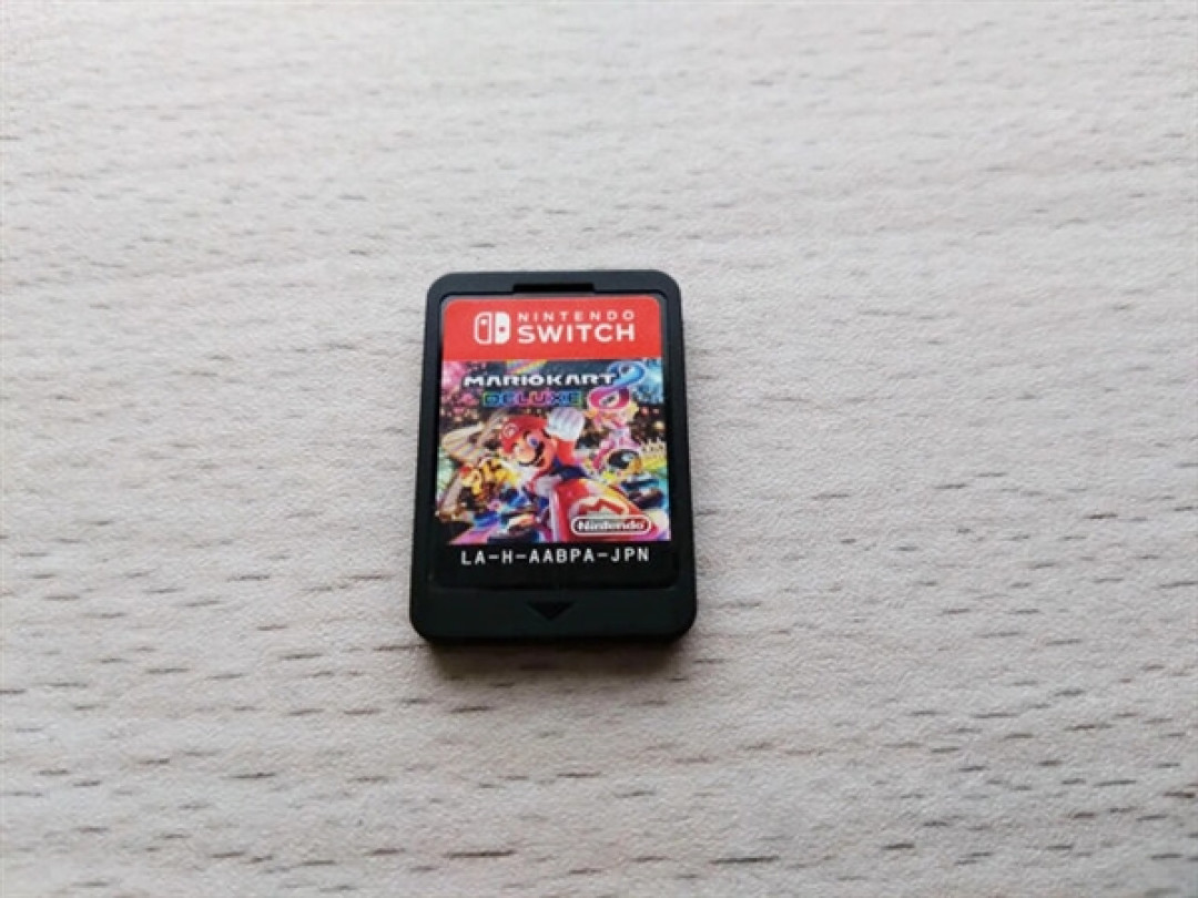 舌头舔Switch 2卡带 老外真敢试!连舔8天惨烈结果出炉