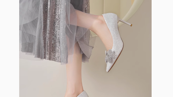 绝美出圈！15mins 珠光白高跟鞋，夏日吸睛必备👠
