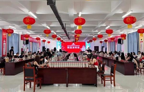 开辟“药食同源”新赛道，金星冰糖葫芦中式精酿啤酒新品郑州上市