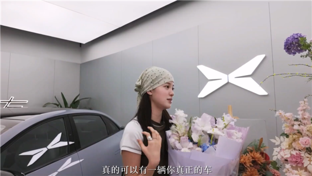 欧阳娜娜喜提人生第一台车:小鹏MONA M03 Max