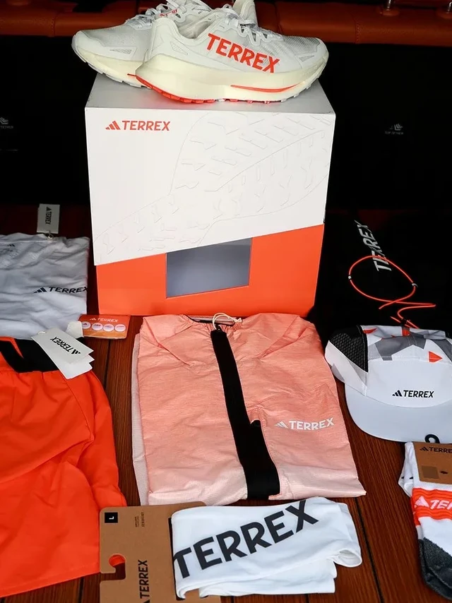 adidas TERREX大速流星白橙焕新配色开箱