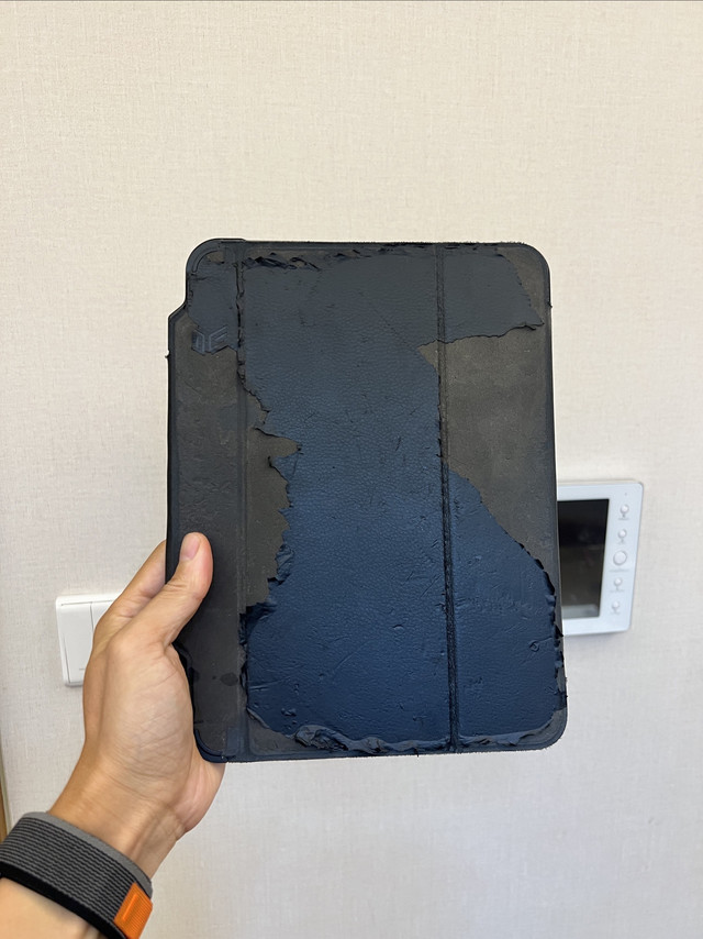当400块的iPad保护壳已经破成这样，你是扔了吗？