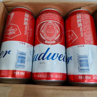 百威啤酒：夜生活的灵魂伴侣！