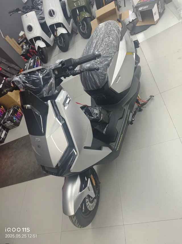 骑上我心爱的电瓶车～