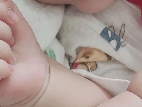极简育儿｜养娃一年！婴儿衣服这么选舒服不浪费