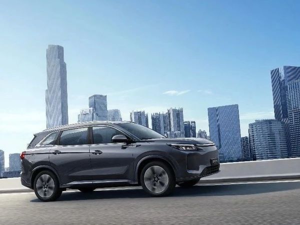 7.98万买中型插混SUV 纯电续航起步就165km！蓝电E5 PLUS先享版杀疯了