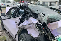 Model 3遭卡车追尾后钻底车内4人仅轻伤 车主又订了台Model Y