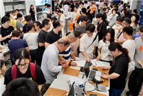 王腾晒高考之后的小米之家：被老中青三代挤爆
