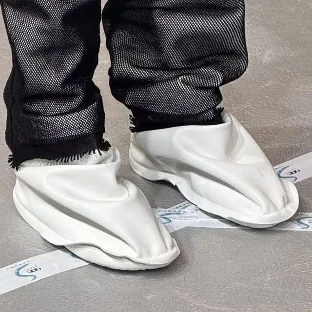 三宅一生 x Camper！一整块皮革打造的雕塑感鞋履！