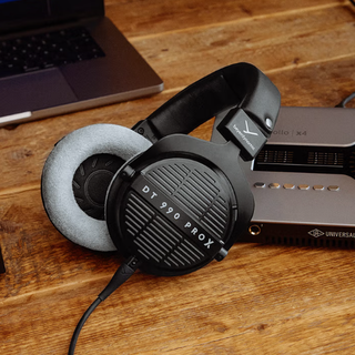 拜雅推出 DT 990 PRO X 监听耳机：STELLAR.45 发声单元，1799 元