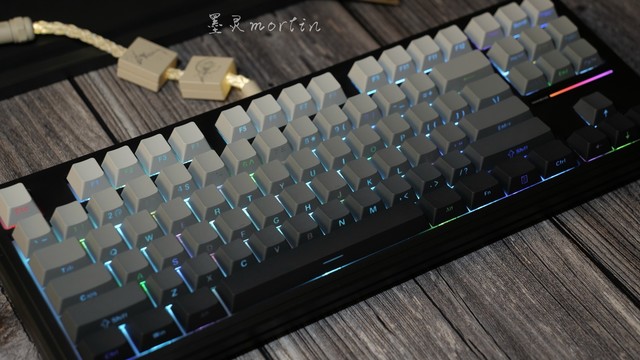 谁说办公键盘不能颜值拉满？😎