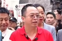 周鸿�t将和赛车手陈震漂移：6月17日早9:00 不见不散！
