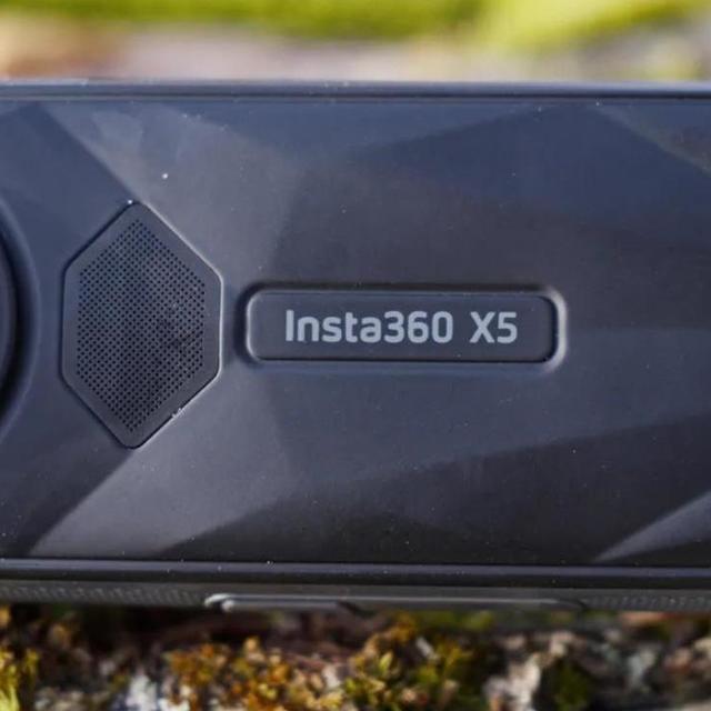 一台顶三台？Insta360 X5开箱实测：支持8K 夜景更强、镜片还能换