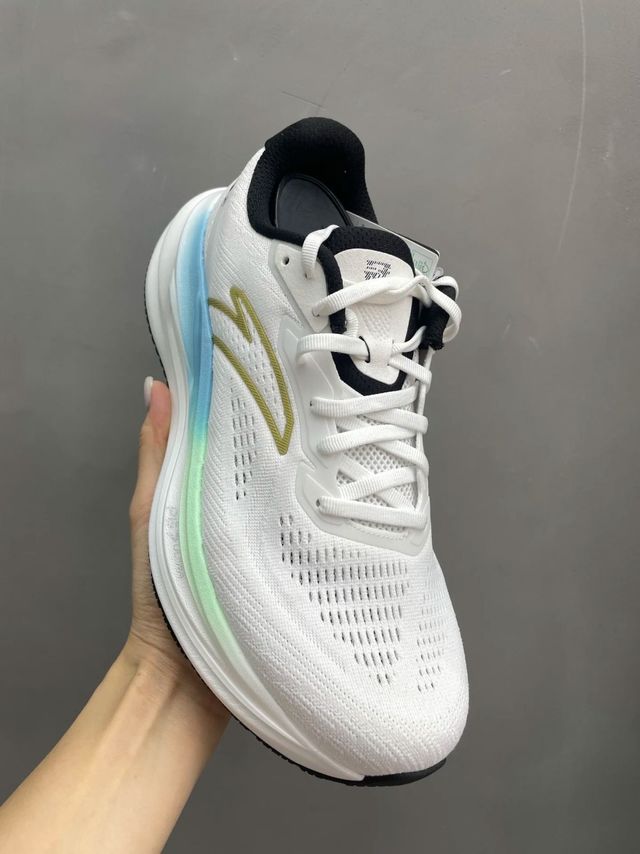 轻盈透气又舒适，安踏PG7 ULTRA跑鞋