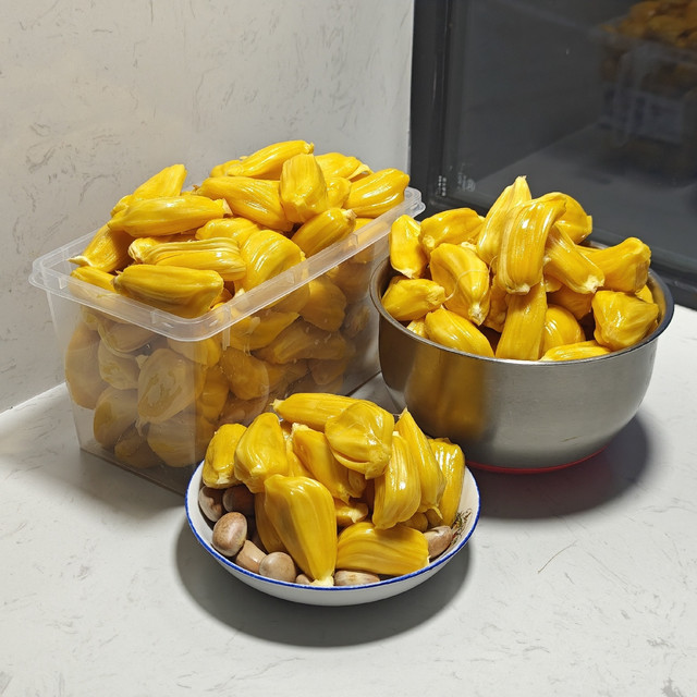 25斤的菠萝蜜，出13斤左右的果，又香又甜我挺满意的。