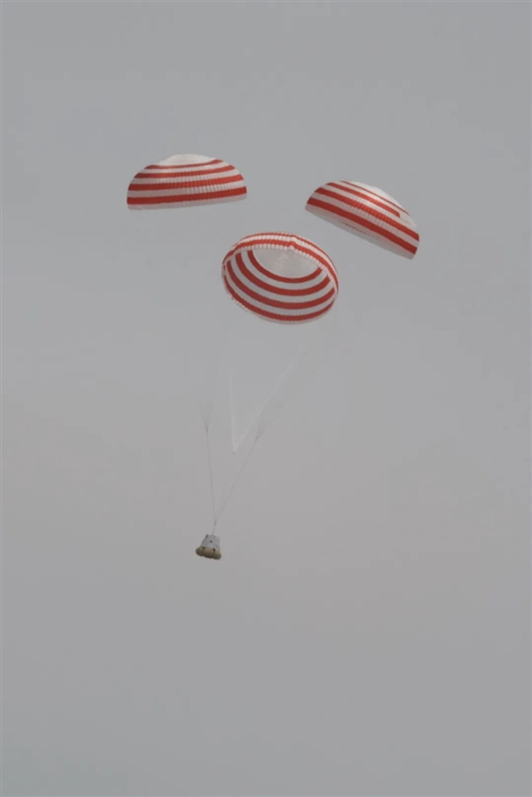 我国自研!新一代载人飞船梦舟零高度逃逸飞行试验成功