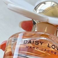 MARC JACOBS 挚爱雏菊香水：香气四溢的甜蜜之选