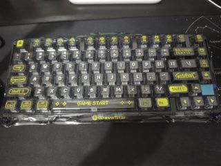 重力星球破茧75：赛博风设计与实用结合