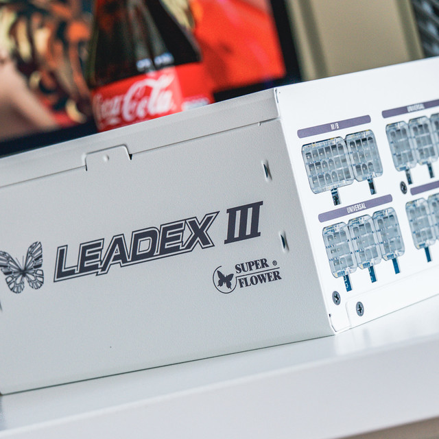 九宫格让装机变简单？振华LEADEX III PROA 1000W金牌电源开箱