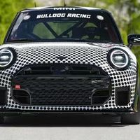 MINI JCW全新涂装赛车发布