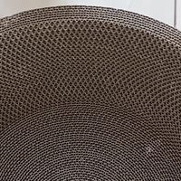 猫抓板是养猫必备品，既保护家具又满足了猫咪的天性