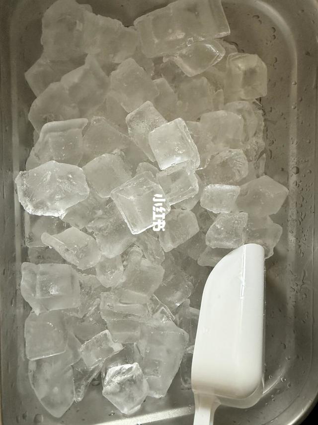制冰机多出来的冰块到底怎么保存啊 买了不锈钢的盆 放冰箱里拿出来全粘连了[哭惹R][哭惹R][哭惹R][哭惹R][哭惹R]
#惠康制冰机